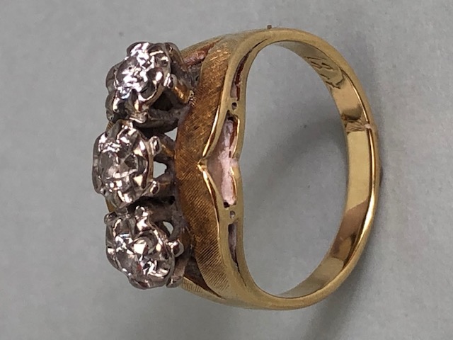 18ct Gold three stone Diamond ring size approx 'P' and 6.3g - Image 2 of 7