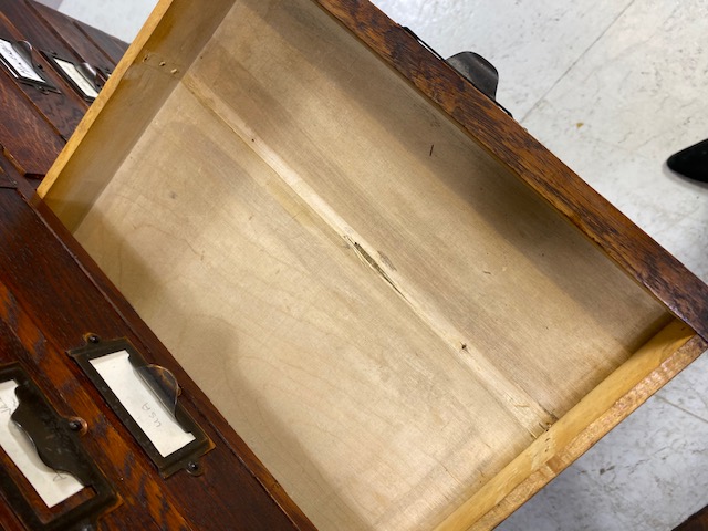 Dark stained oak specimen cabinet with two flights of 14 narrow drawers with metal cup handles - Image 13 of 13