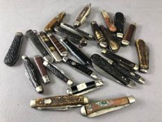 Knife collectors interest, quantity of vintage and antique folding pocket knives single and multi