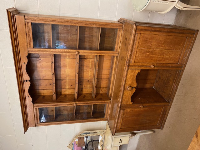 Antique Furniture, 19th century dresser in Blonde oak , the top with 4 plate shelves and 2 glazed - Image 2 of 9
