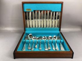 Six place canteen of cutlery by James Ryals of Sheffield in presentation box