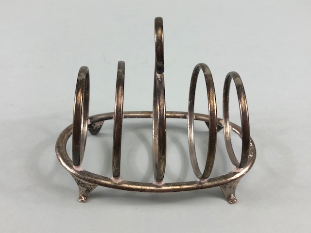 Hallmarked silver toast rack with graduated circular dividers on oval base with four splayed feet - Image 3 of 4