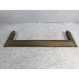 Brass studded fireplace fender, approx: 146cm x 42cm