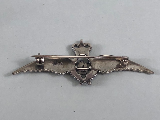 RAF sweetheart brooch, the white metal wings with red and green enamelled centre section, stamped ' - Image 9 of 16