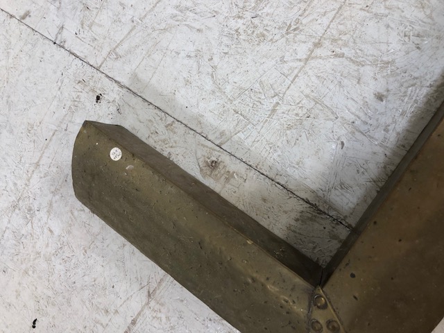 Brass studded fireplace fender, approx: 146cm x 42cm - Image 6 of 6