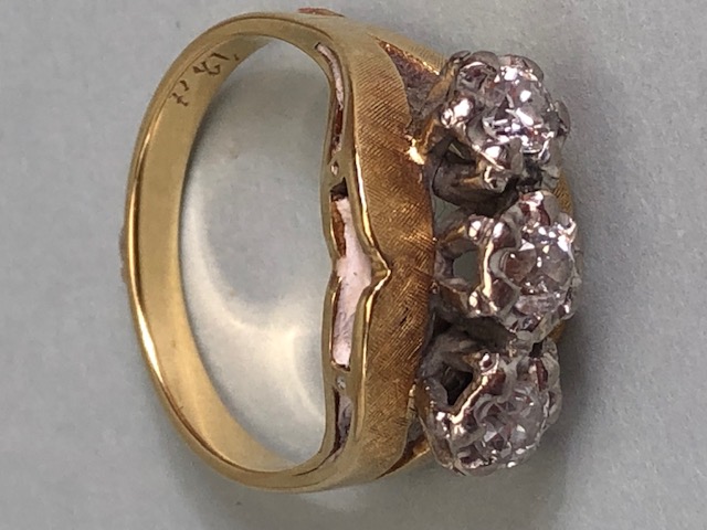 18ct Gold three stone Diamond ring size approx 'P' and 6.3g - Image 6 of 7
