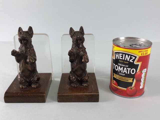 Pair of vintage cast Bronze bookends depicting Scotty dogs/ Scottish Terriers sat on wooden - Image 9 of 9