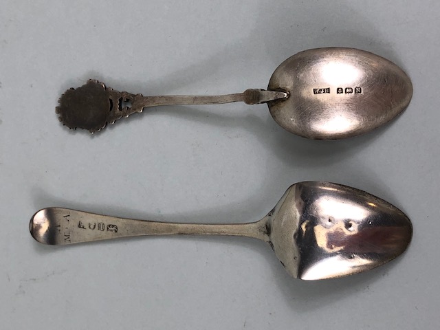 Collection of silver items to include Three Hallmarked silver napkin rings and two silver spoons ( - Image 8 of 13