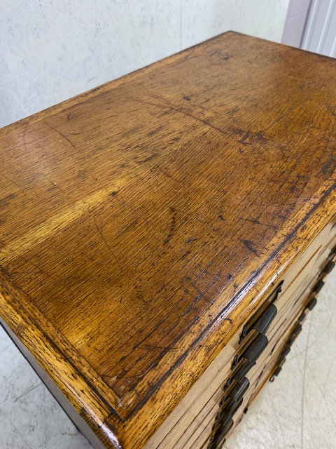 Light oak specimen cabinet with two flights of 14 narrow drawers with metal cup handles with - Image 9 of 15