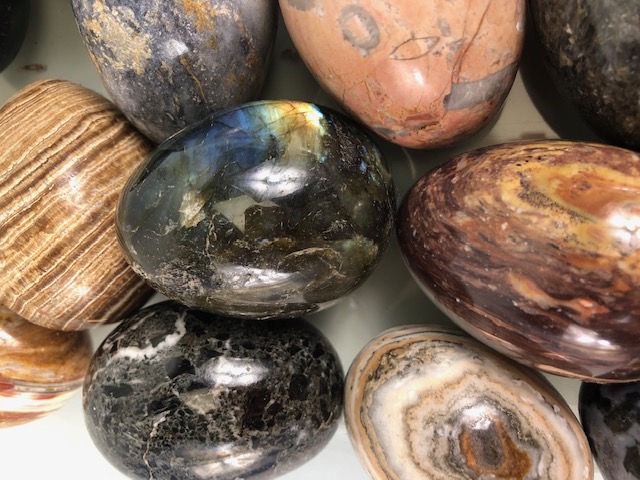Crystal/ Geological interest, collection of large polished stone specimens in the shape of eggs , to - Image 6 of 8