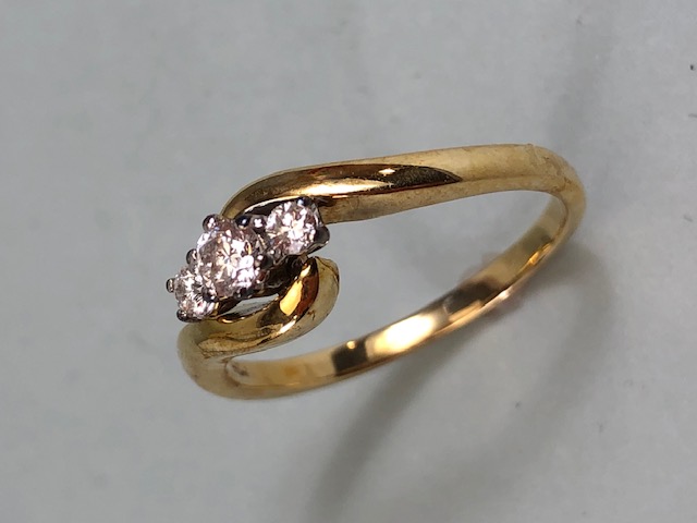 9ct Gold crossover three stone diamond ring size 'S' total weight approx 3.3g