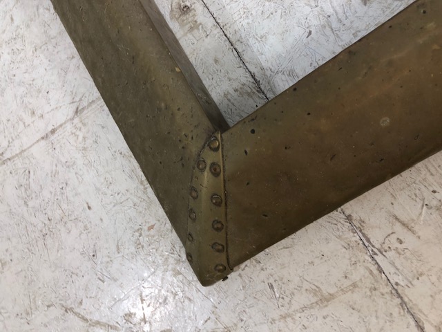 Brass studded fireplace fender, approx: 146cm x 42cm - Image 5 of 6