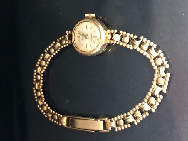 9ct Gold watch on a 8=9ct Gold bracelet total weight approx 10.4g
