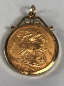 Full Gold sovereign dated 1913 in 9ct Gold mount total weight approx 9.3g