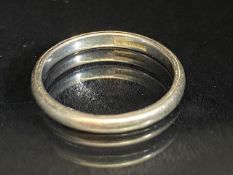 Platinum ring / band approx size 'N' & 3.6g