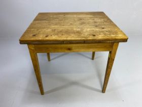Pine furniture, small vintage pine kitchen table with 2 pull out leaves approximately 80 x x70 x