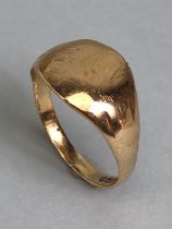 9ct Gold Signet ring approx 3.6g