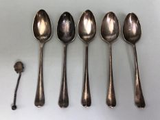 Victorian hallmarked 1886 salt spoon and five hallmarked silver rat tail teaspoons total weight