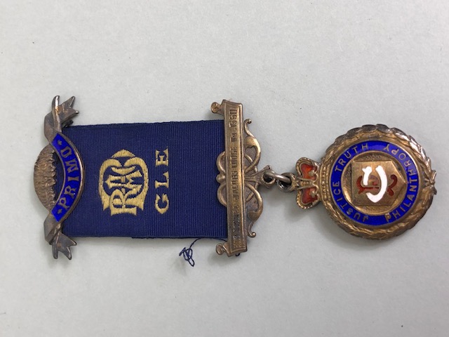 Masonic Medal with Blue enamel detailing on 9ct Gold with ribbon and clasp for the Royal Order of - Image 14 of 18