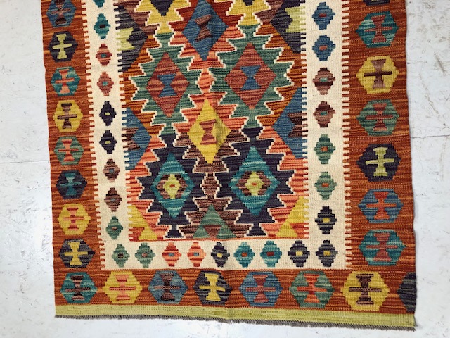 Oriental Rug, Wool hand knotted Chobi Kilim rug with geometric design approx 152 x x100cm - Image 2 of 4