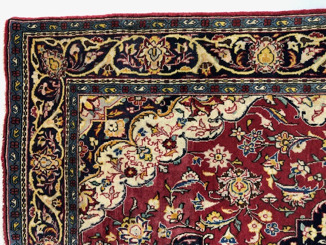 Oriental Rug, Wool rug of Persian design predominantly red background with typical arabesque - Image 5 of 6