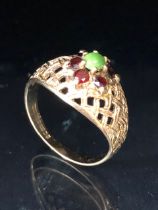 9ct gold ring of basket design set with a flower of garnets and serpentine size N approximately 2.
