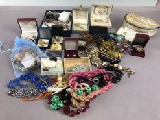 Costume Jewellery, collection of vintage costume jewellery to include brooches, beads, earrings,