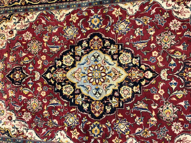 Oriental Rug, Wool rug of Persian design predominantly red background with typical arabesque - Image 4 of 6