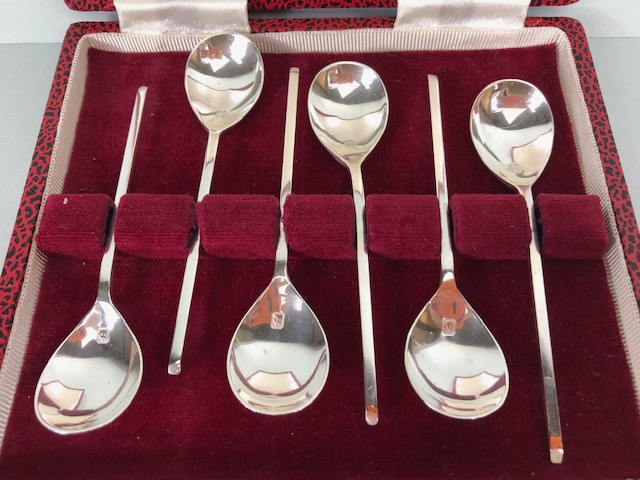 Silver hallmarked coffee spoons, six in total, boxed and hallmarked for London by maker Francis - Image 2 of 8