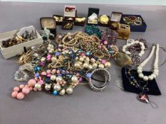 Costume jewellery, a collection of Vintage costume jewellery to include beads, earrings, brooches,