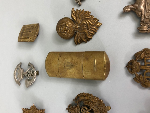 Militaria: Collection of British WWI & WWII Military Cap badges and a Trench Lighter to include - Image 8 of 16