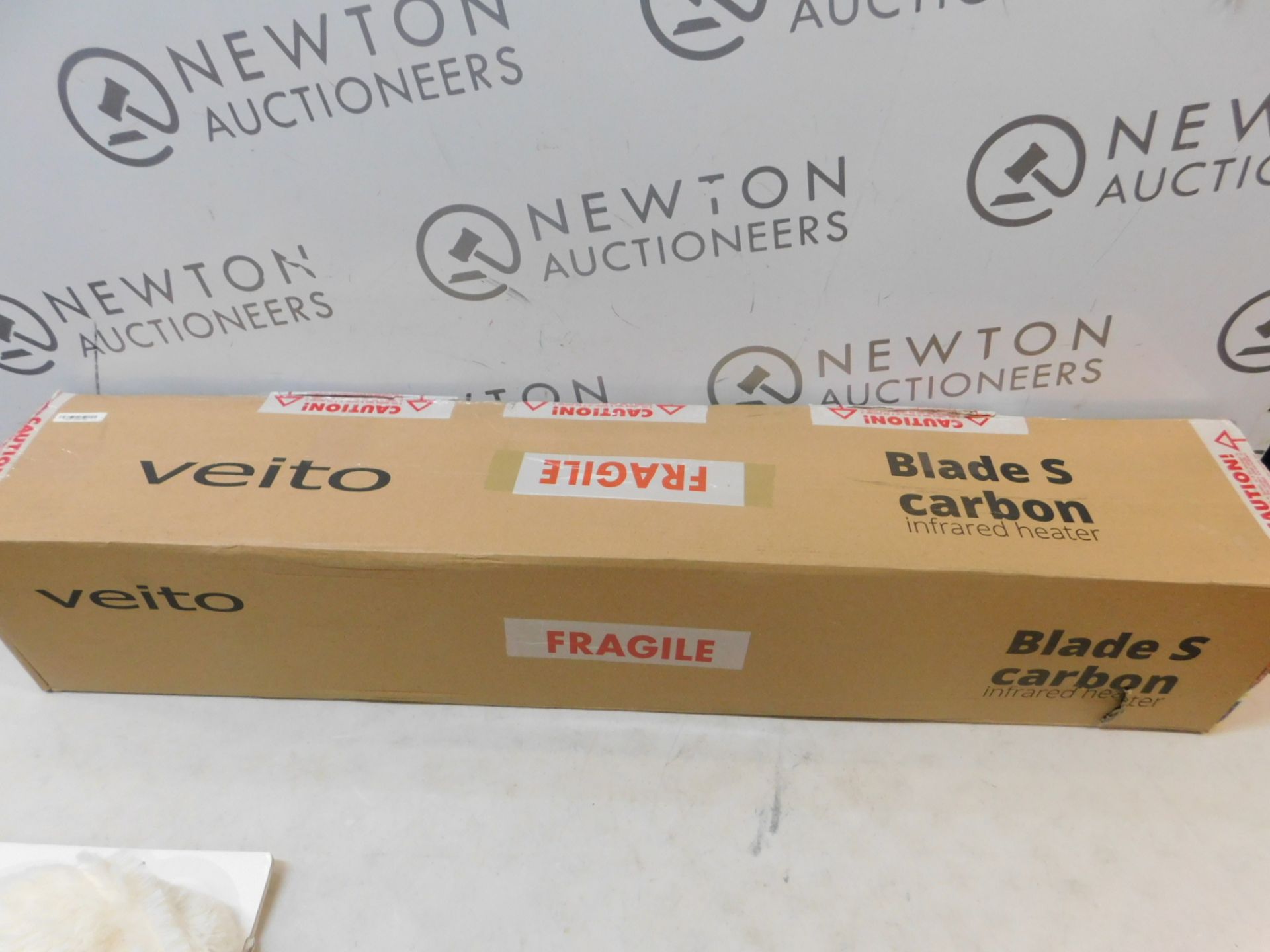 1 BOXED VEITO BLADE S2500 INDOOR AND OUTDOOR CARBON INFRARED HEATER RRP Â£299 (WORKING, LIKE NEW,