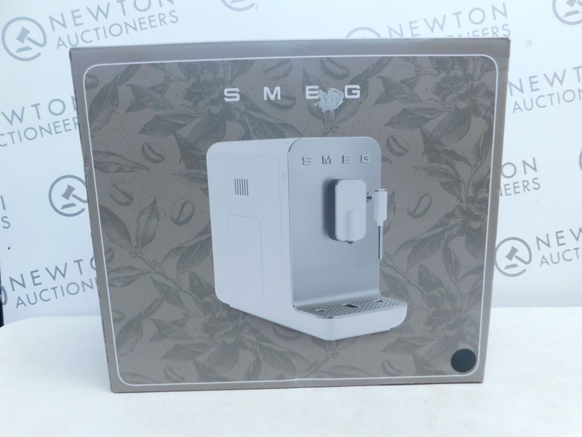 1 BOXED SMEG BEAN TO CUP COFFEE MACHINE IN BLACK BCC02BLMUK RRP Â£699