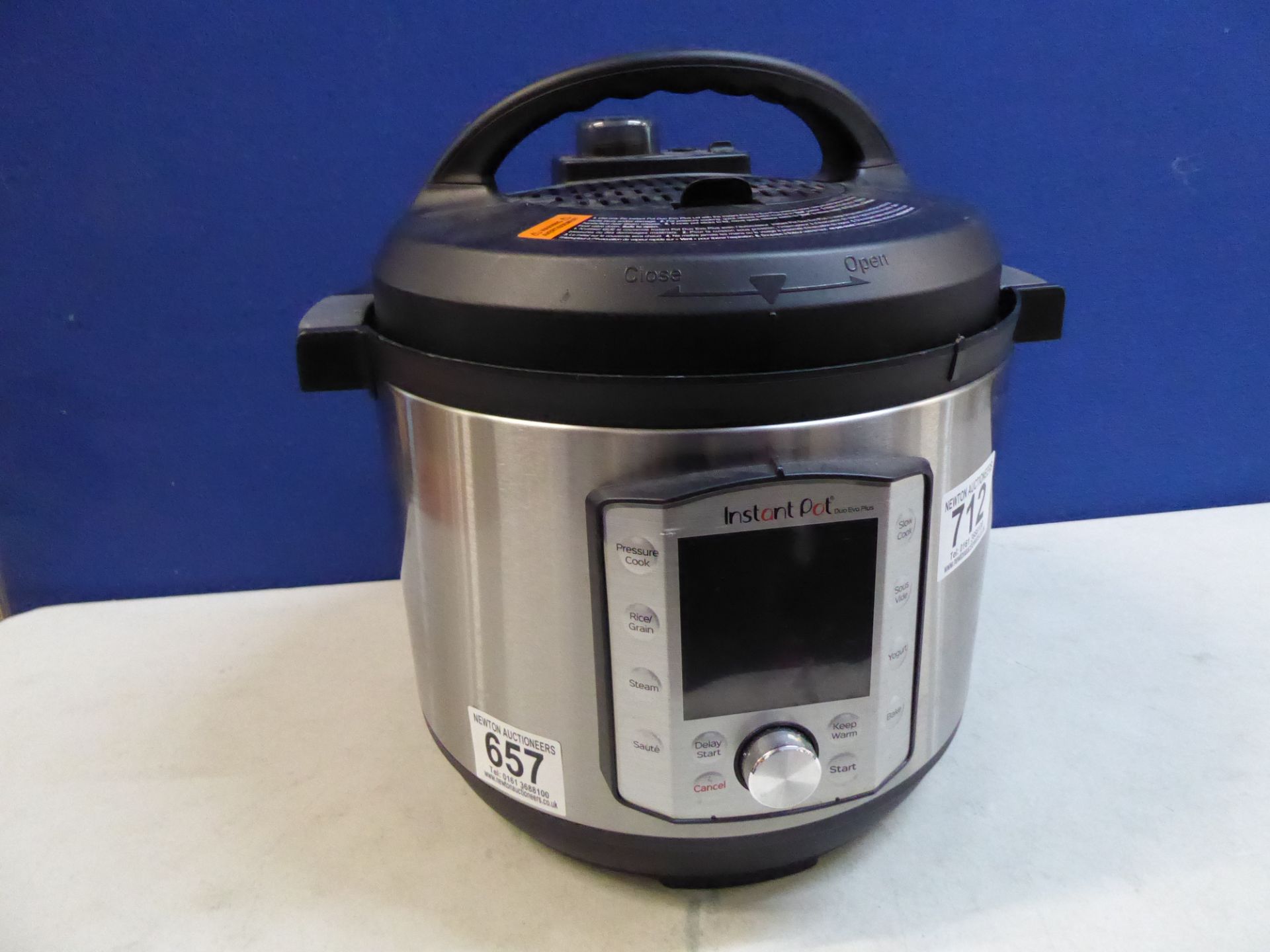 1 INSTANT POT 9 IN 1 ELECTRIC PRESSURE COOKER 5.7L RRP Â£115