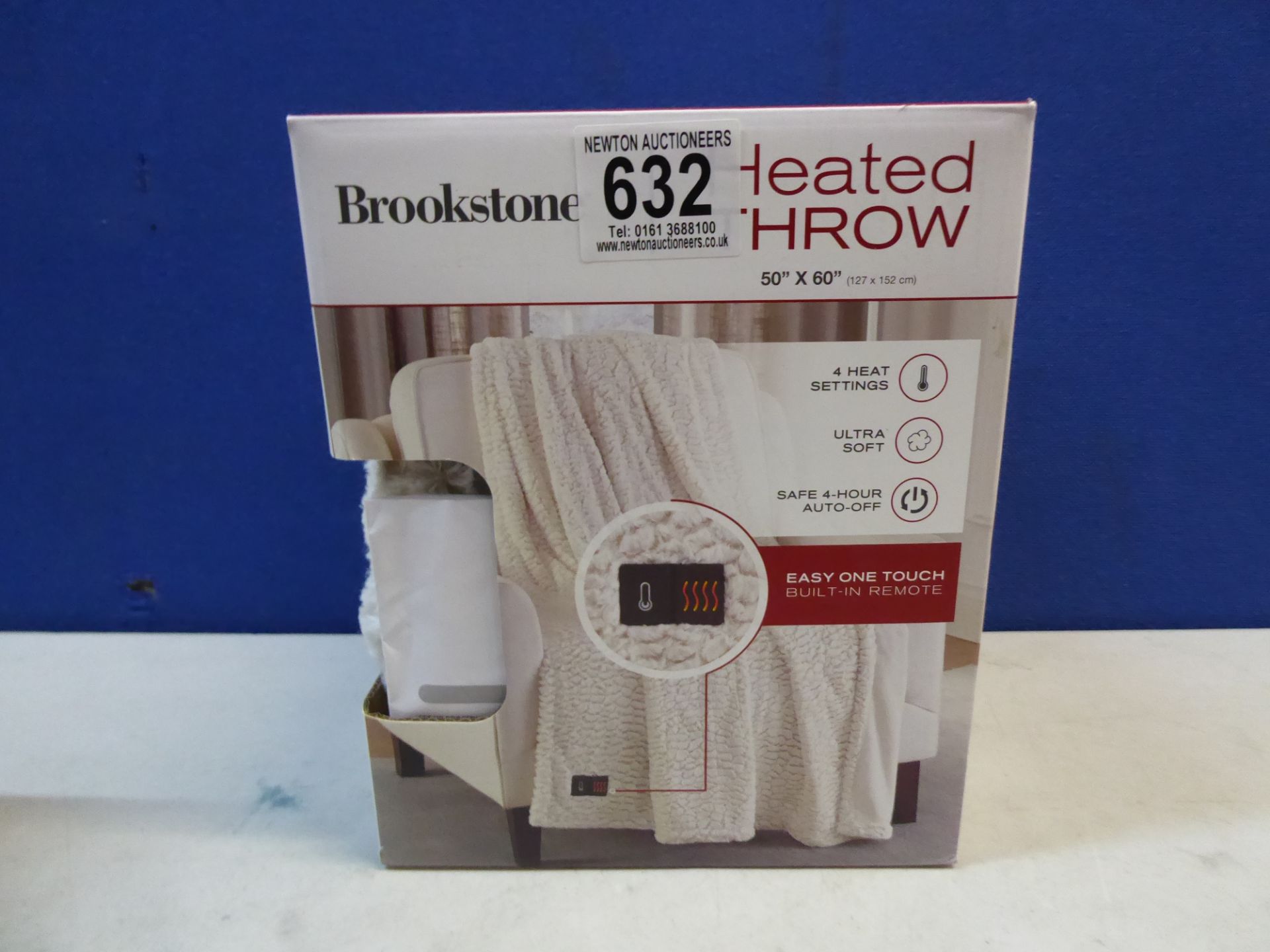 1 BOXED BROOKSTONE HEATED THROW 127 X 152 CM RRP Â£39.99