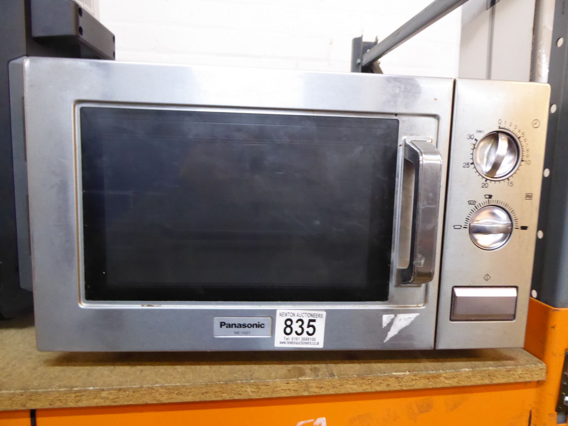 1 BOXED PANASONIC NE-1027 1000W COMMERCIAL MICROWAVE OVEN RRP Â£449