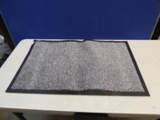 1 RUBBERISED ENTRANCE MAT RRP Â£14.99