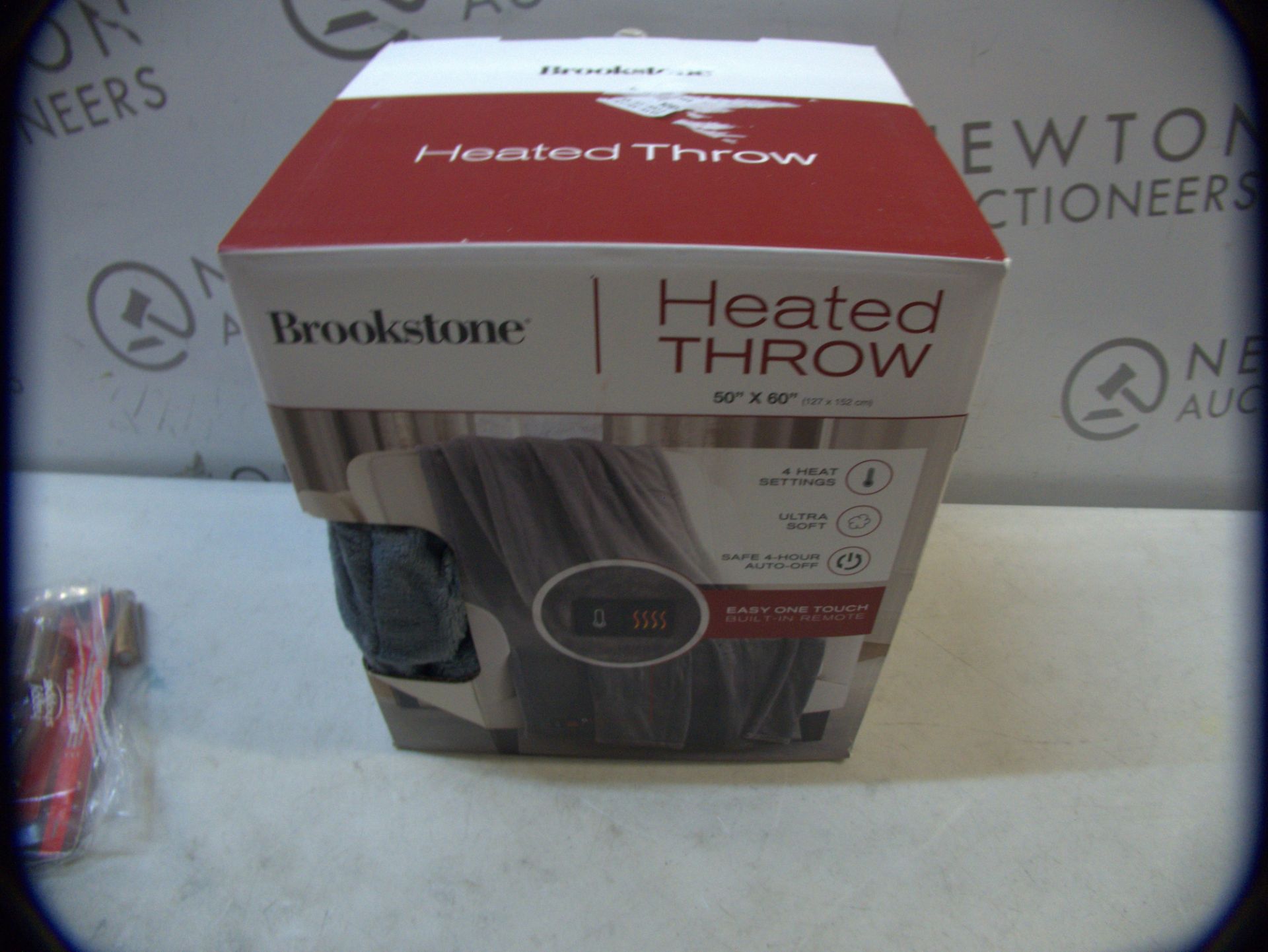 1 BOXED BROOKSTONE HEATED THROW 127 X 152 CM RRP Â£39.99