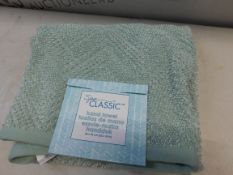 1 SPA CLASSIC GREEN HAND TOWEL RRP Â£9.99