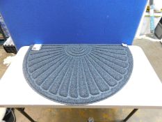 1 HEAVY DUTY ENTRANCE SCRAPE MAT RRP Â£19