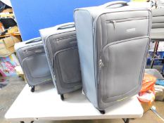 1 AMERICAN TOURISTER 3 PIEACE FABRIC LUGGAGE SET RRP Â£129.99 (LARGE CASE SLIGHT RIP ON ONE SIDE)