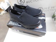 1 BOXED MENS SKECHERS PERFORMANCE BLACK TRAINERS RRP Â£49 (BOTH RIGHT FOOT)