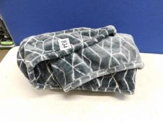 1 LIFE COMFORT PLUSH THROW RRP Â£39.99