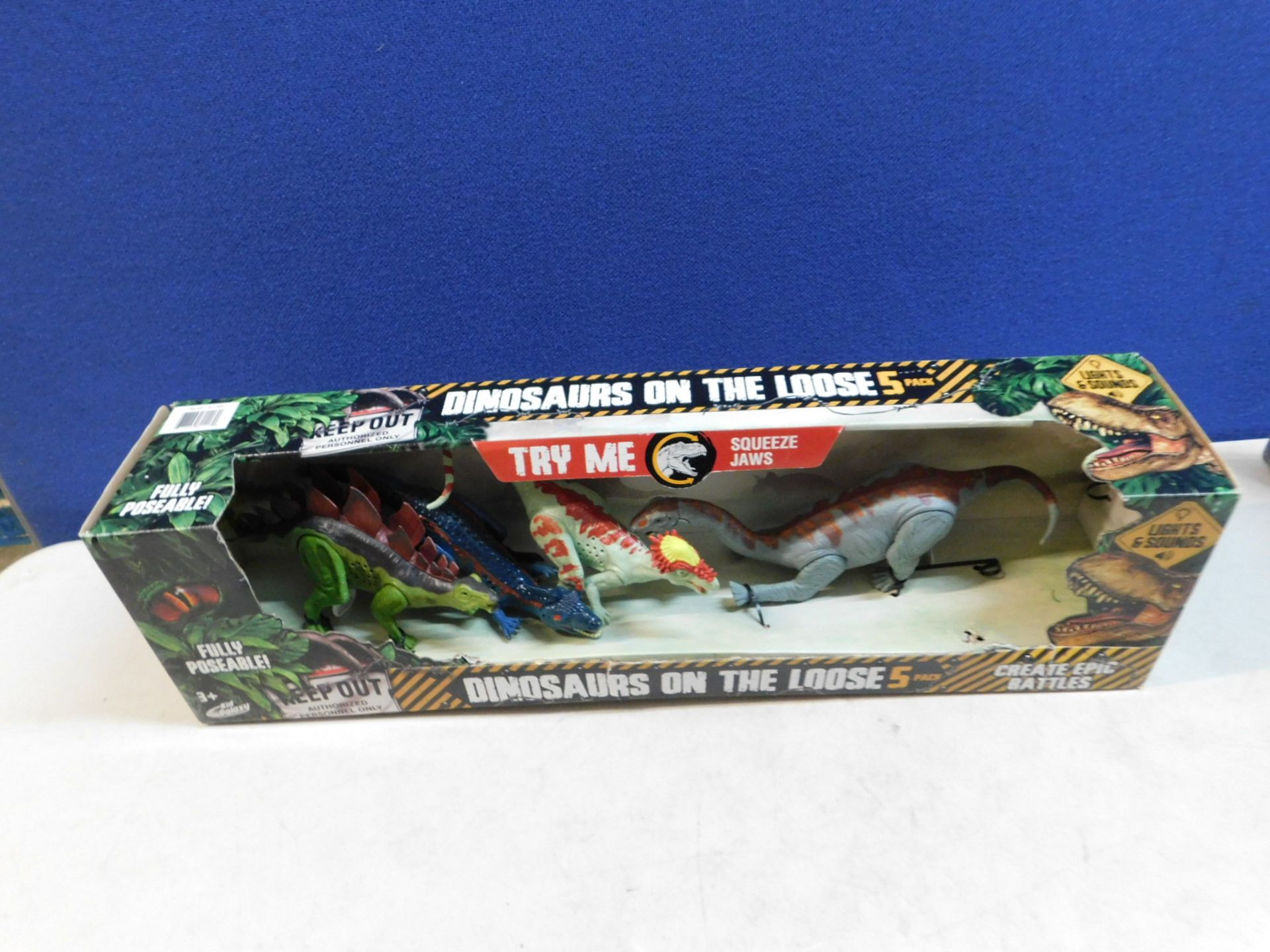 1 BOXED DINOSAURS ATTACK TOYS RRP Â£29