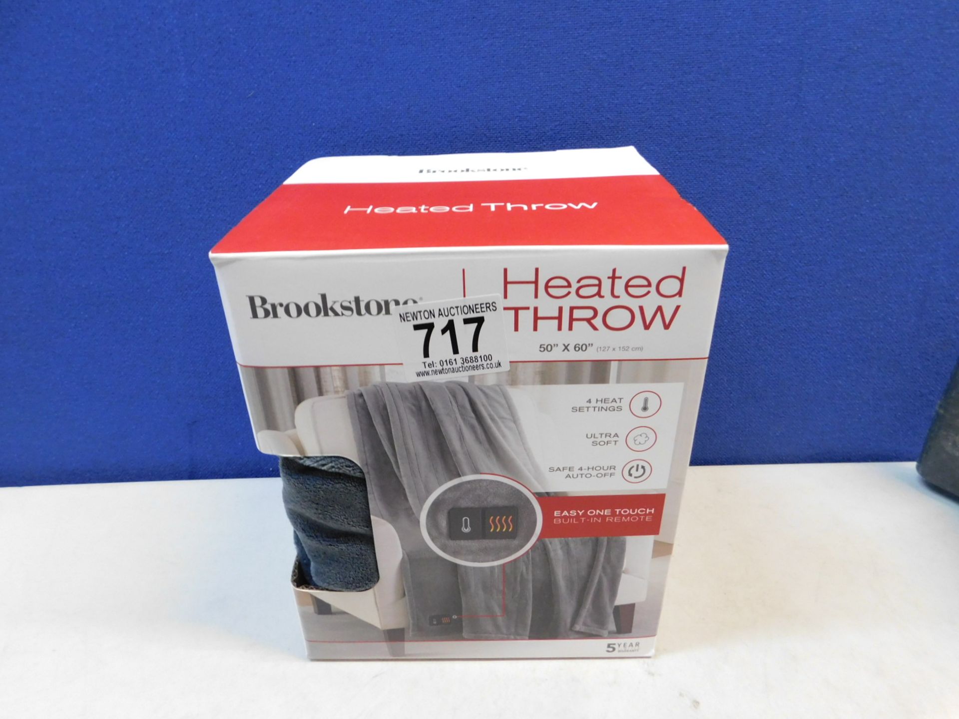 1 BOXED BROOKSTONE HEATED THROW 127 X 152 CM RRP Â£39.99