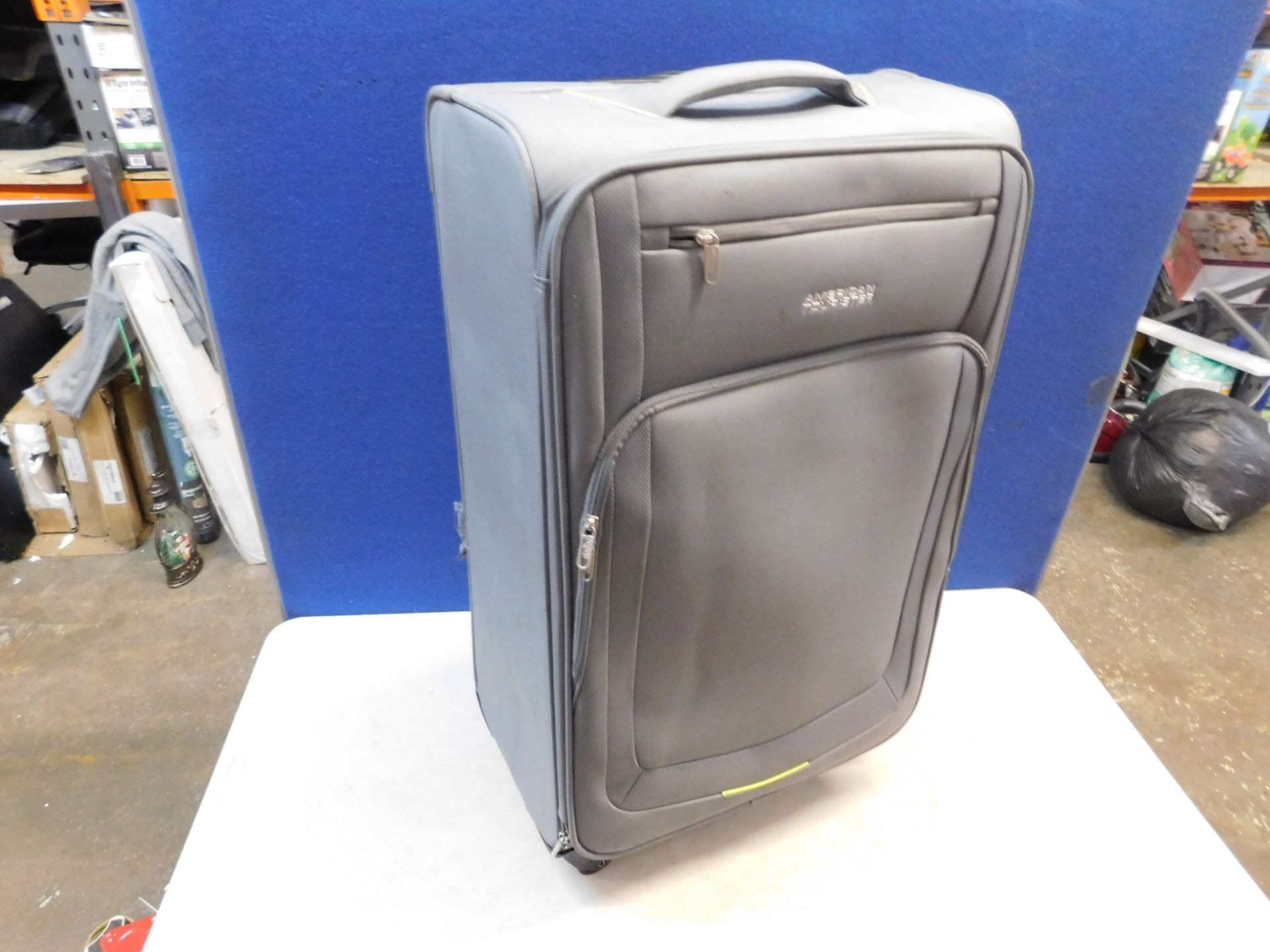 1 AMERICAN TOURISTER LARGE FABRIC LUGGAGE CASE RRP Â£129.99 (SLIGHT RIP ON THE SIDE)