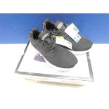 1 BOXED SKETCHERS TRAINERS RRP Â£29.99 (BOTH RIGHT FEET AND ONE SIZE 8 AND ONE SIZE 7)