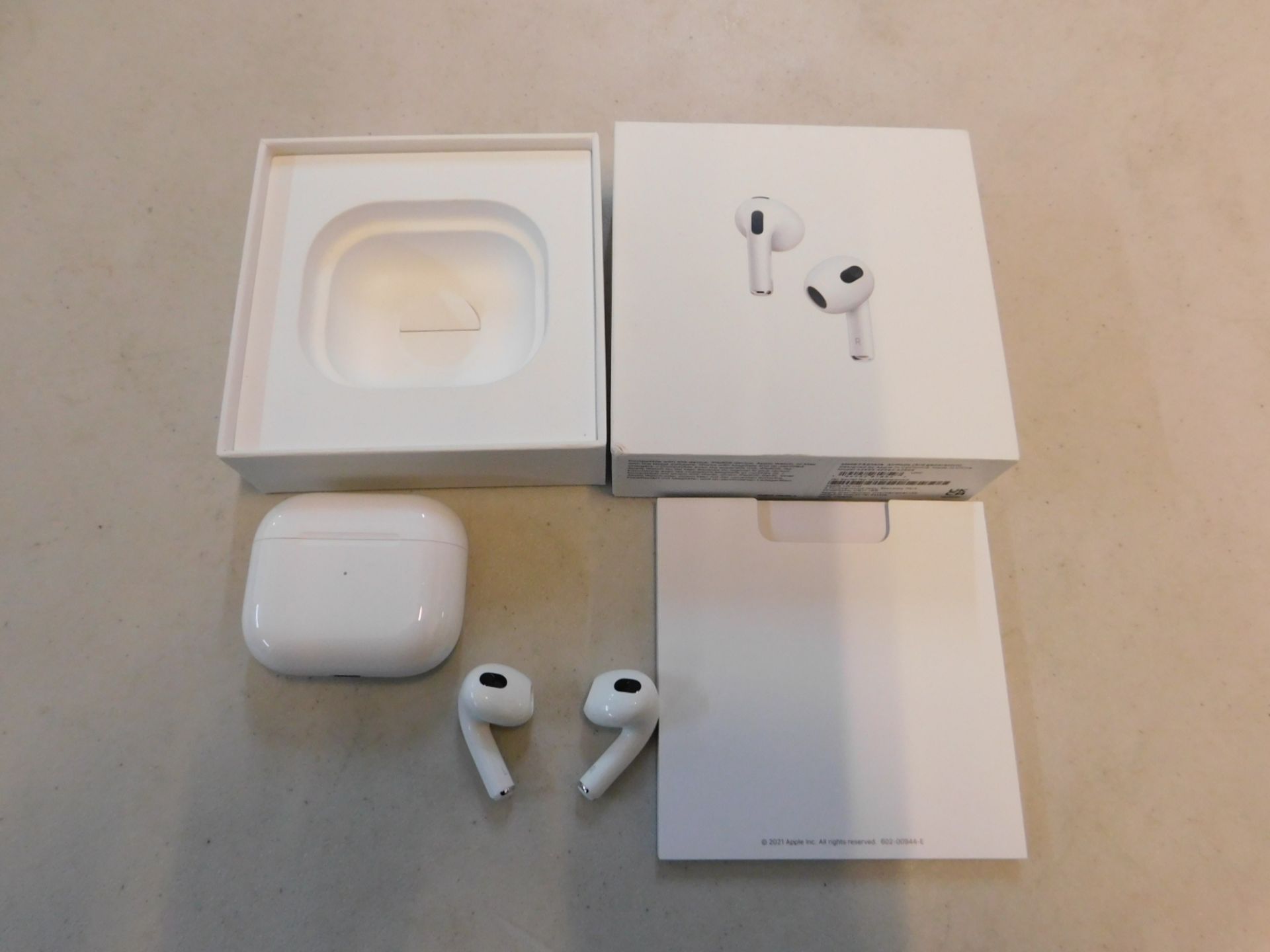 1 BOXED PAIR OF APPLE AIRPODS 3RD GENERATION MODEL MME73ZM/A RRP Â£179.99 (POWER ON/WORKING) - Image 2 of 2