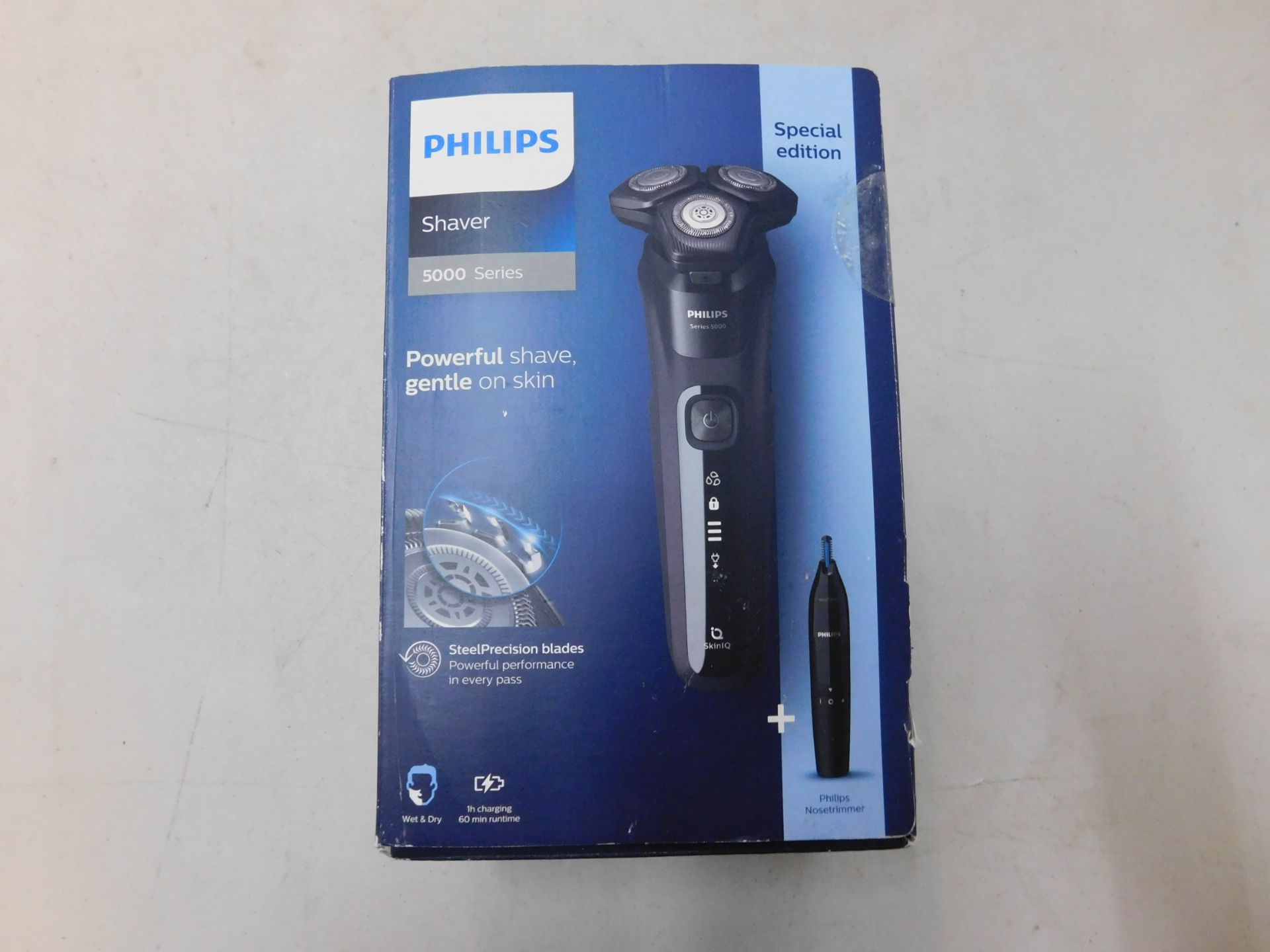 1 BOXED PHILIPS 5000 SERIES ELECTRIC SHAVER AND NOSE TRIMMER MODEL S5588 RRP Â£99.99