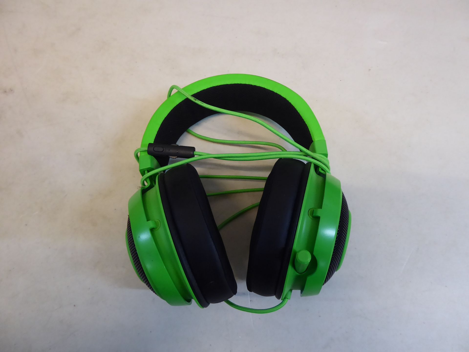 1 RAZER KRAKEN GAMING HEADSET IN GREEN RRP Â£64.99